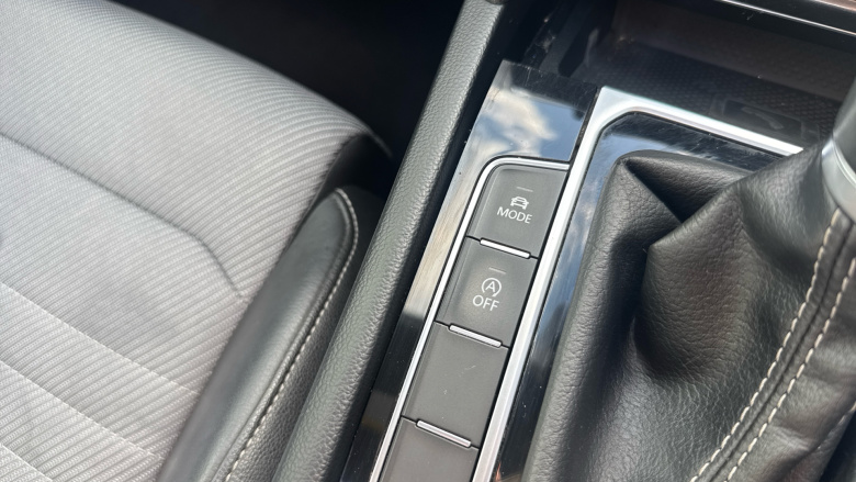 Volkswagen Passat 2.0 TDI R-Line 4dr DSG [Panoramic Roof] Diesel Saloon
